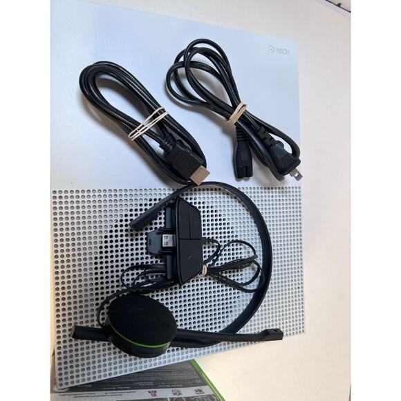 Microsoft Xbox One S 500GB 1681 - White + 4 Games & More - Tested - Picture 6 of 12